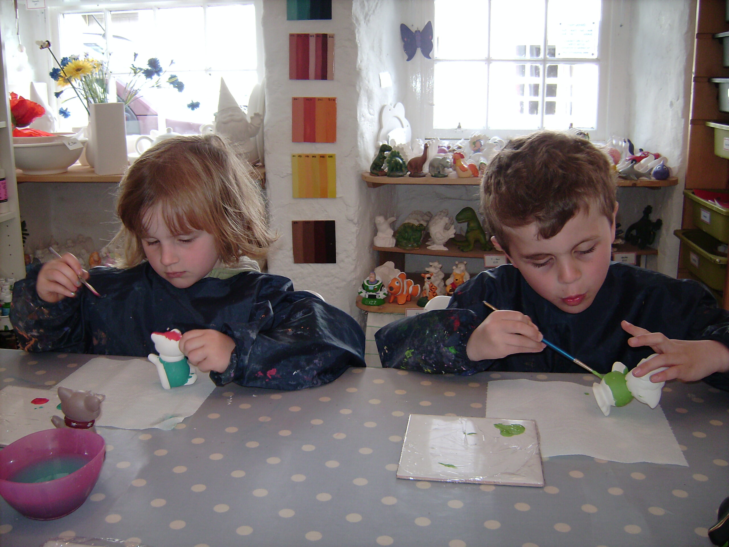 Paint Your Own – Sam & Poppy DIGITAL CAMERA